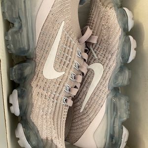 Nike Air Vapormax Flyknit 3 - Women's size 7